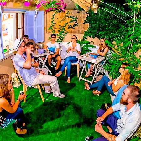 The Eclectic Yard -famous For Its Design Tatil Evi *