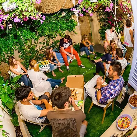 The Eclectic Yard -famous For Its Design Tatil Evi *